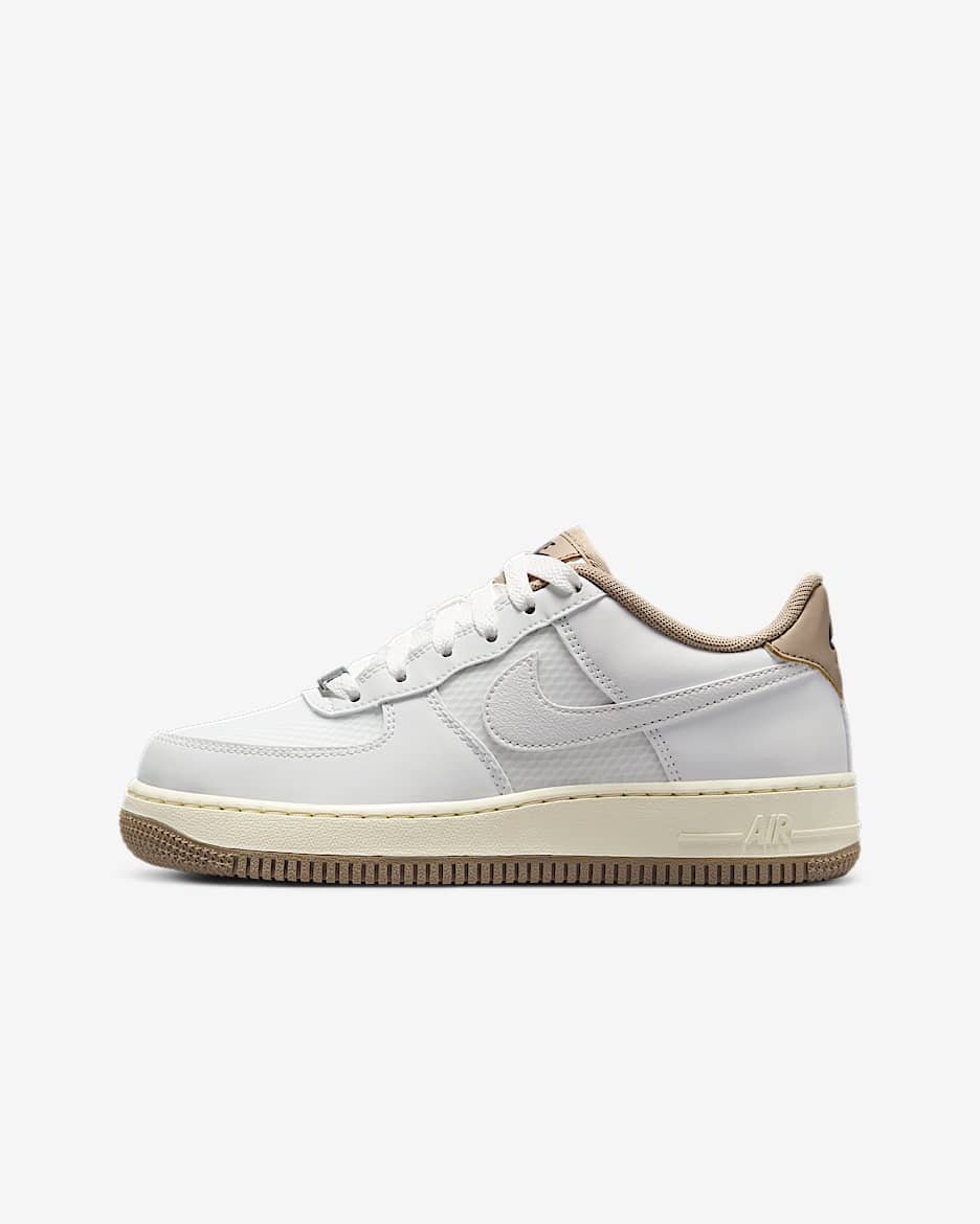 ☆大人気☆Nike Air Force 1 '07 LV8 Light Khaki/White Nike Air Force 1 LV8 Older Kids' Shoes. Nike ID